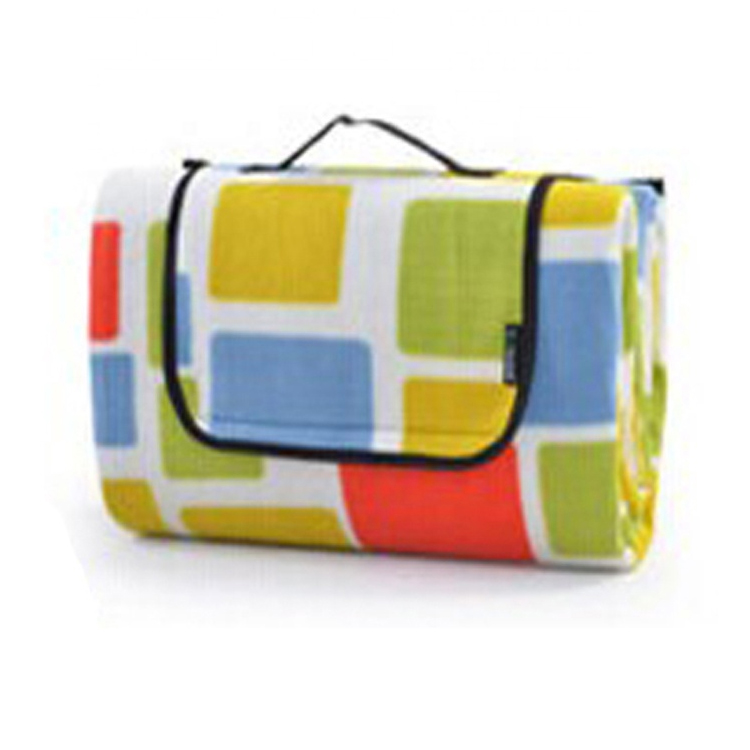 పిక్నిక్‌ల హ్యాండిల్ కోసం వాటర్‌ప్రూఫ్-బ్యాక్డ్ లార్జ్ క్యాంపింగ్ మ్యాట్